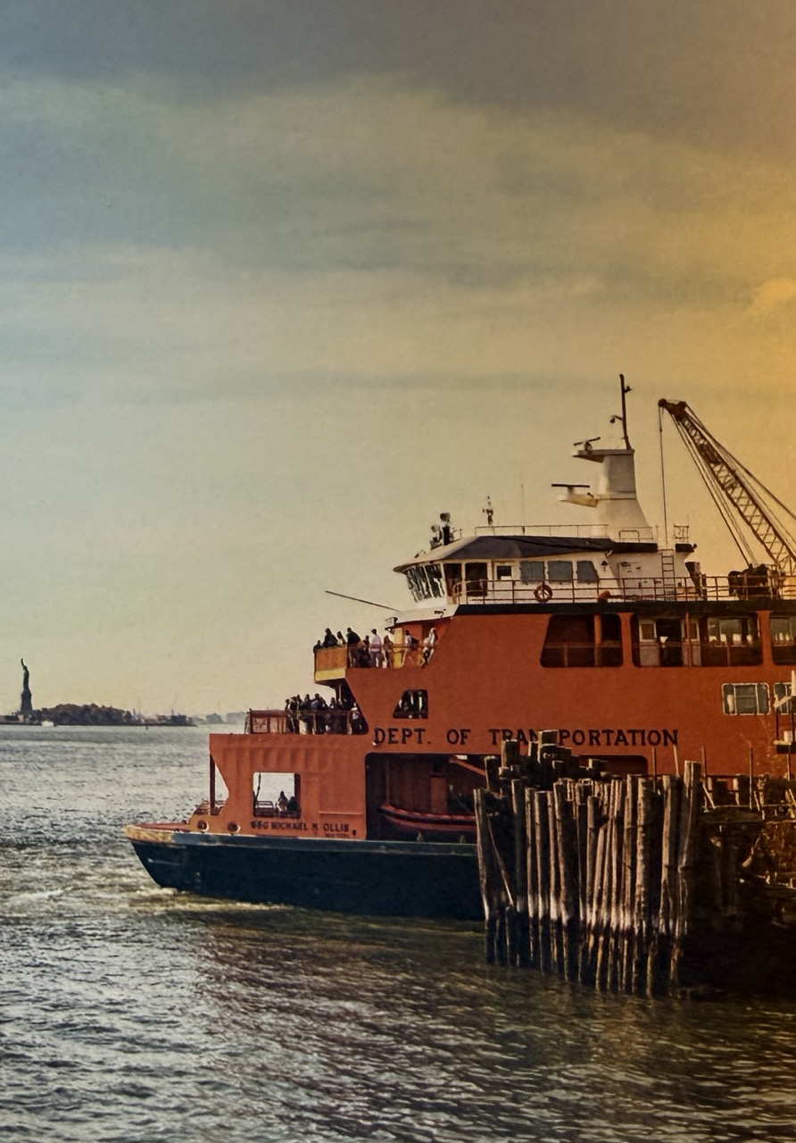 Staten Island Ferry – Whitehall Ferry Terminal — Foto 2