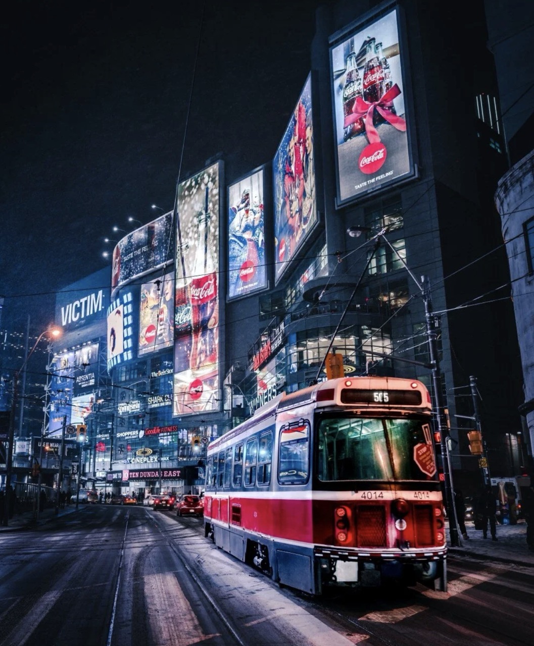 Yonge & Dundas Square — Foto 2